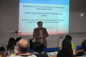 Escuela de Agronomía realiza seminario de actualización para sus egresados